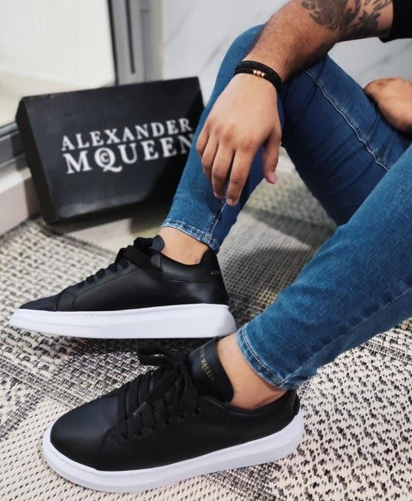 Alexander McQueen Oversized Sneakers – Blanco & Negro ®