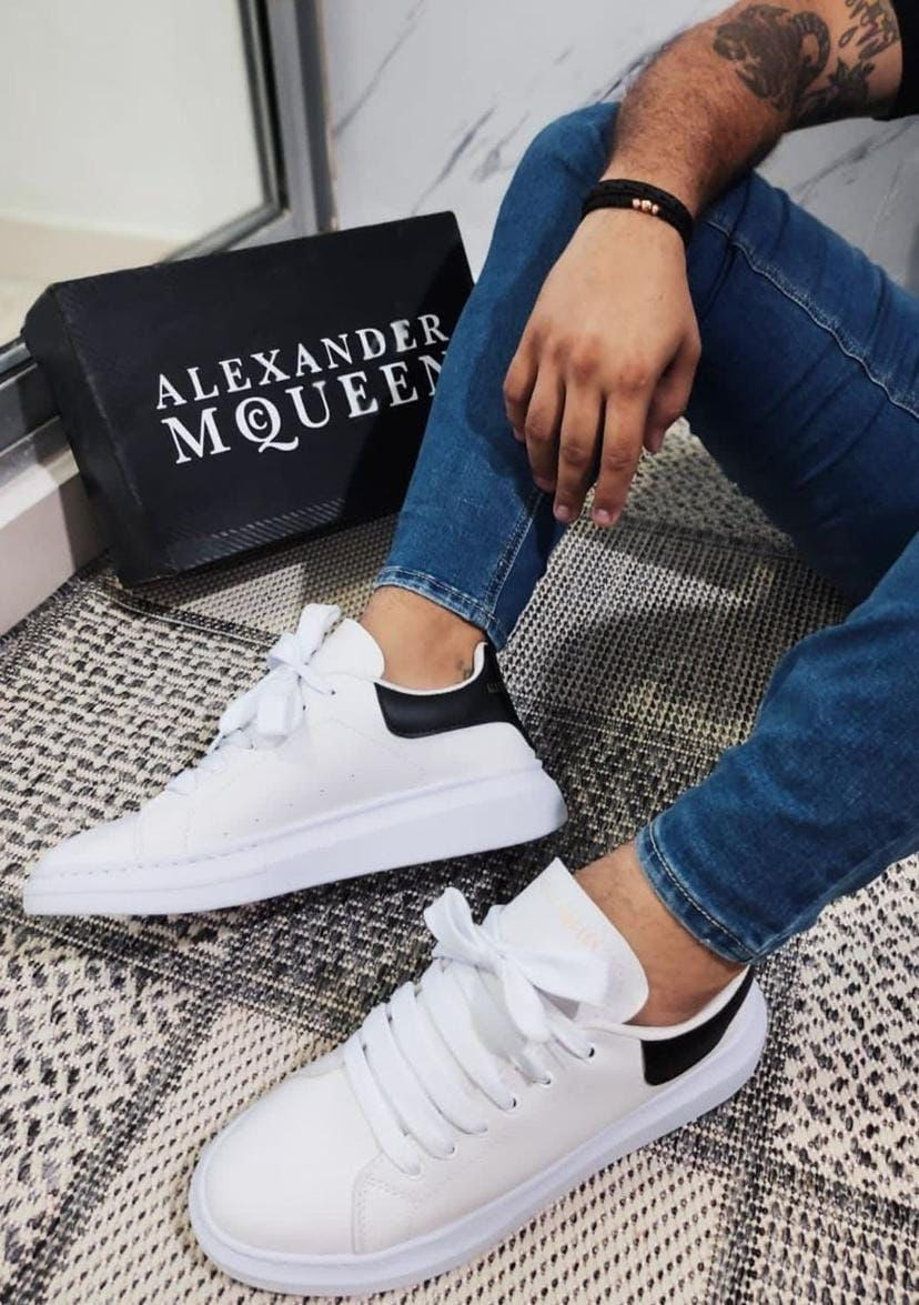 Alexander McQueen Oversized Sneakers – Blanco & Negro ®